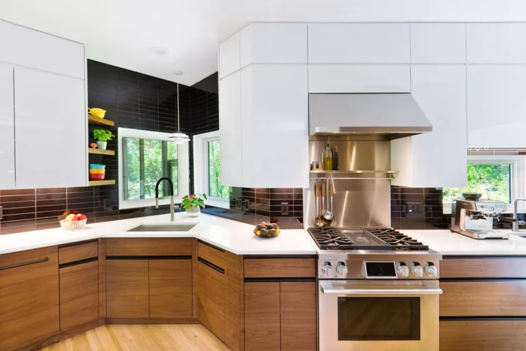 Luxury custom kitchen cabinets in a Jupiter FL home